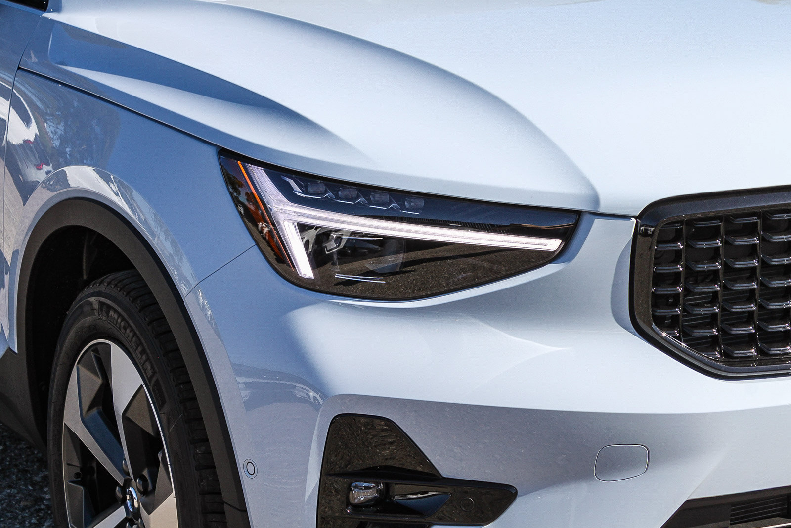 New 2026 Volvo XC40 B5 Plus w/ Protection Package Premier AWD/4WD image 4