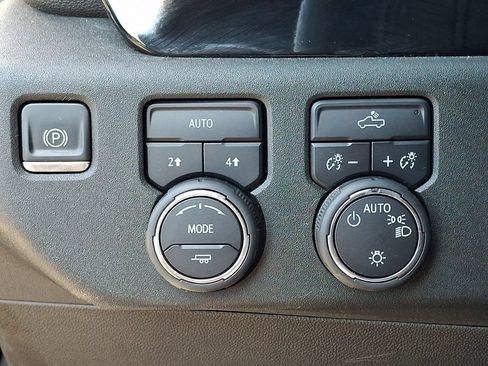 Used 2023 Chevrolet Silverado 1500 LT AWD/4WD image 25
