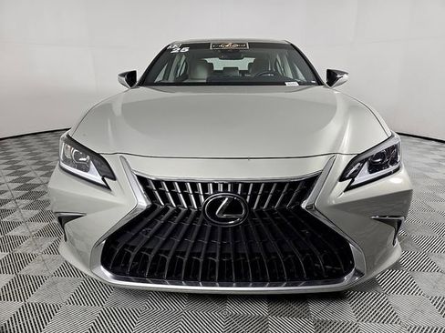 Used 2025 Lexus ES 300h w/ Premium Package FWD image 3