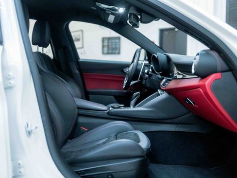 Used 2017 Alfa Romeo Giulia Quadrifoglio image 59