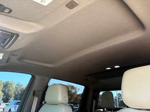 Used 2019 GMC Sierra 1500 SLT w/ SLT Premium Plus Package AWD/4WD image 21