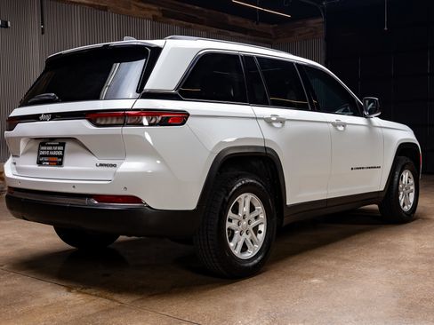 Used 2023 Jeep Grand Cherokee Laredo AWD/4WD image 9