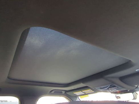 Used 2024 Land Rover Discovery Metropolitan Edition image 21