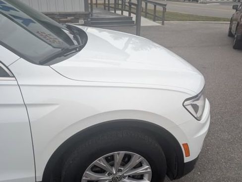 Used 2018 Volkswagen Tiguan SE w/ 3rd Row Seat Package AWD/4WD image 14
