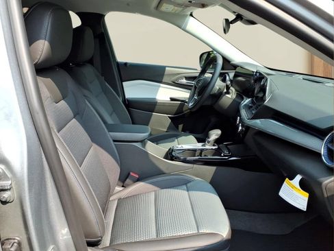 New 2026 Chevrolet Trax LT w/ Driver Confidence Package FWD image 34