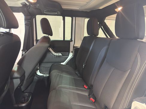 Used 2014 Jeep Wrangler Unlimited Sahara w/ Dual Top Group AWD/4WD image 27