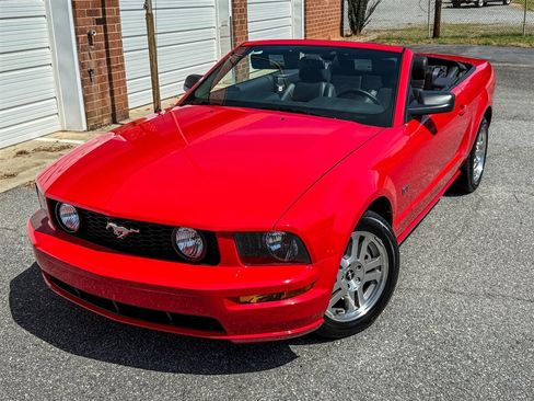 Used 2006 Ford Mustang GT RWD image 8
