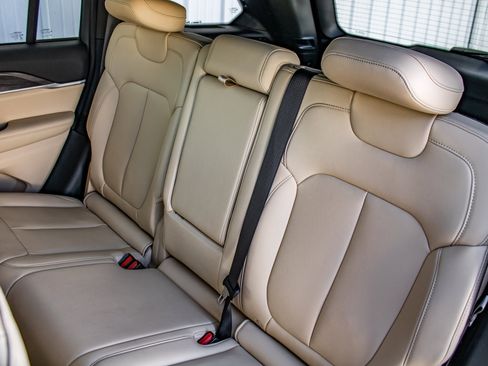 Used 2024 Jeep Grand Cherokee Limited image 21