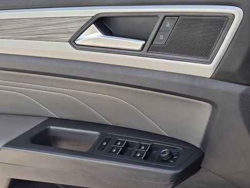 Used 2023 Volkswagen Atlas Cross Sport SE image 29