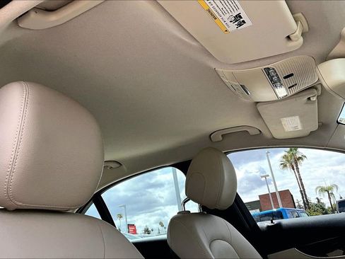 Used 2016 Mercedes-Benz C 350e Sedan image 14