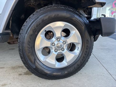 Used 2014 Jeep Wrangler Sahara w/ Dual Top Group image 27