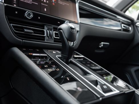 Certified 2026 Porsche Macan S AWD/4WD image 27
