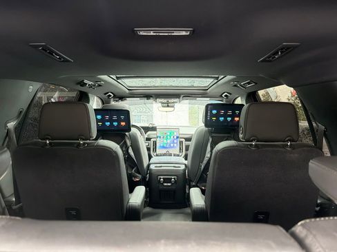 Used 2025 GMC Yukon Elevation w/ Elevation Premium Package RWD image 8