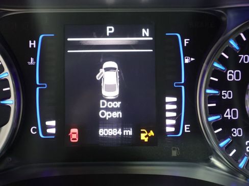 Used 2015 Chrysler 200 Limited w/ Convenience Group FWD image 39
