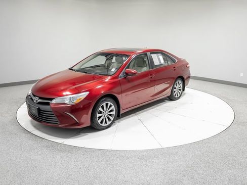 Used 2015 Toyota Camry XLE w/ Moonroof Package FWD image 33