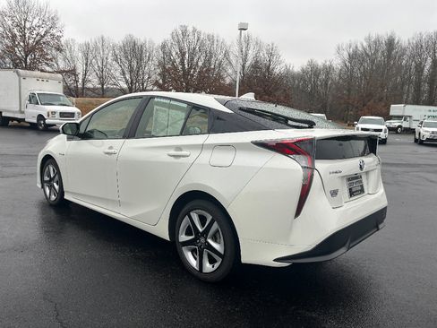 Used 2016 Toyota Prius Three Touring image 6