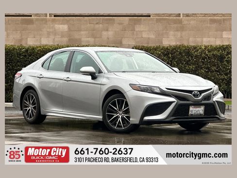 Used 2023 Toyota Camry SE image 1