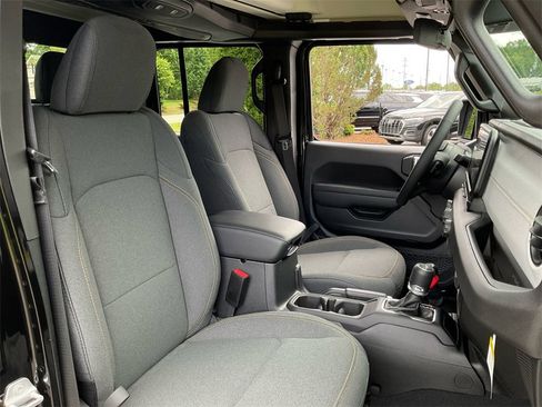 New 2025 Jeep Gladiator Sport image 31