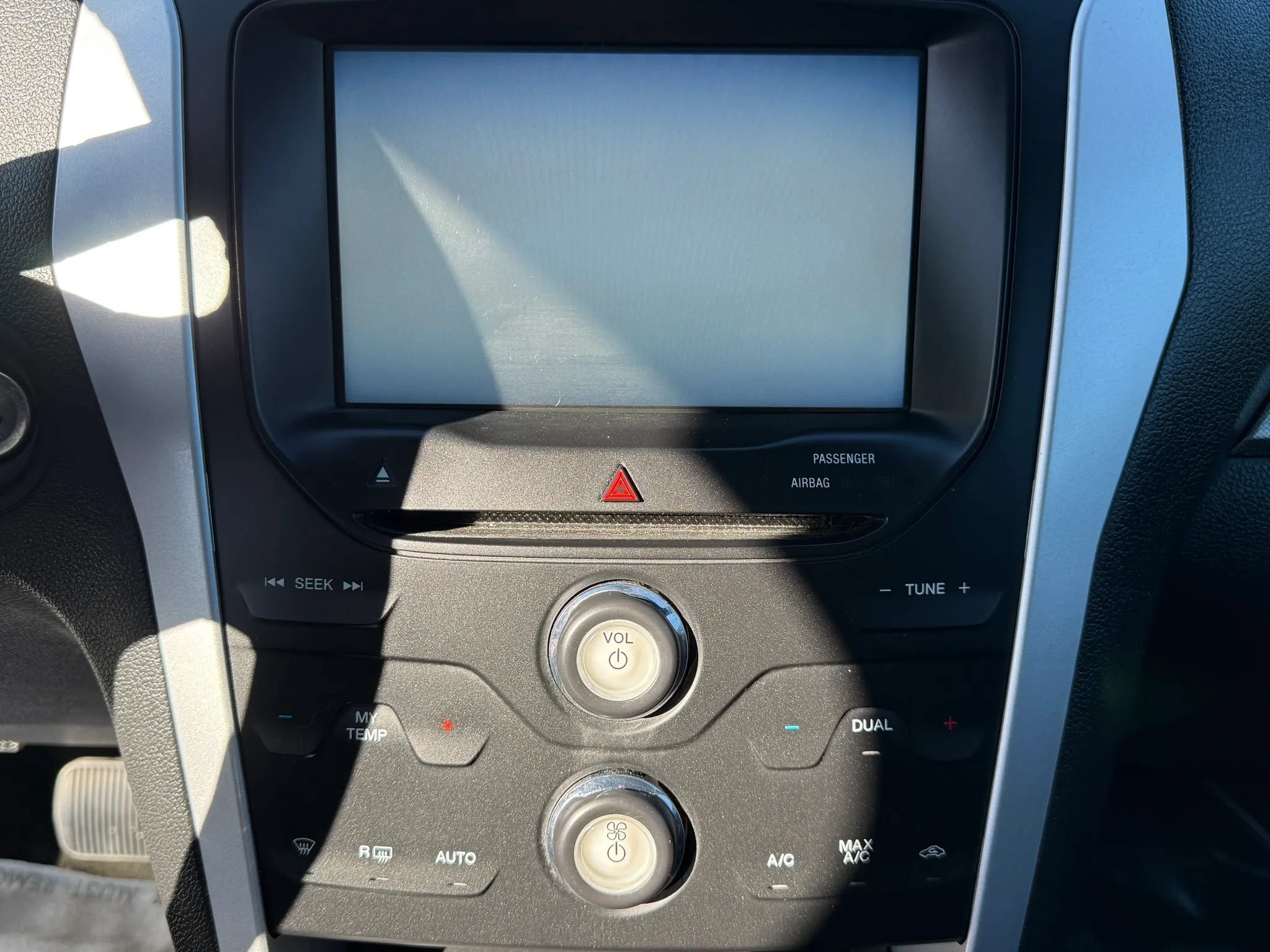 Used 2015 Ford Explorer XLT w/ Equipment Group 202B AWD/4WD image 27