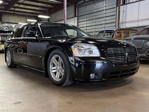 Used 2005 Dodge Magnum R/T image 2