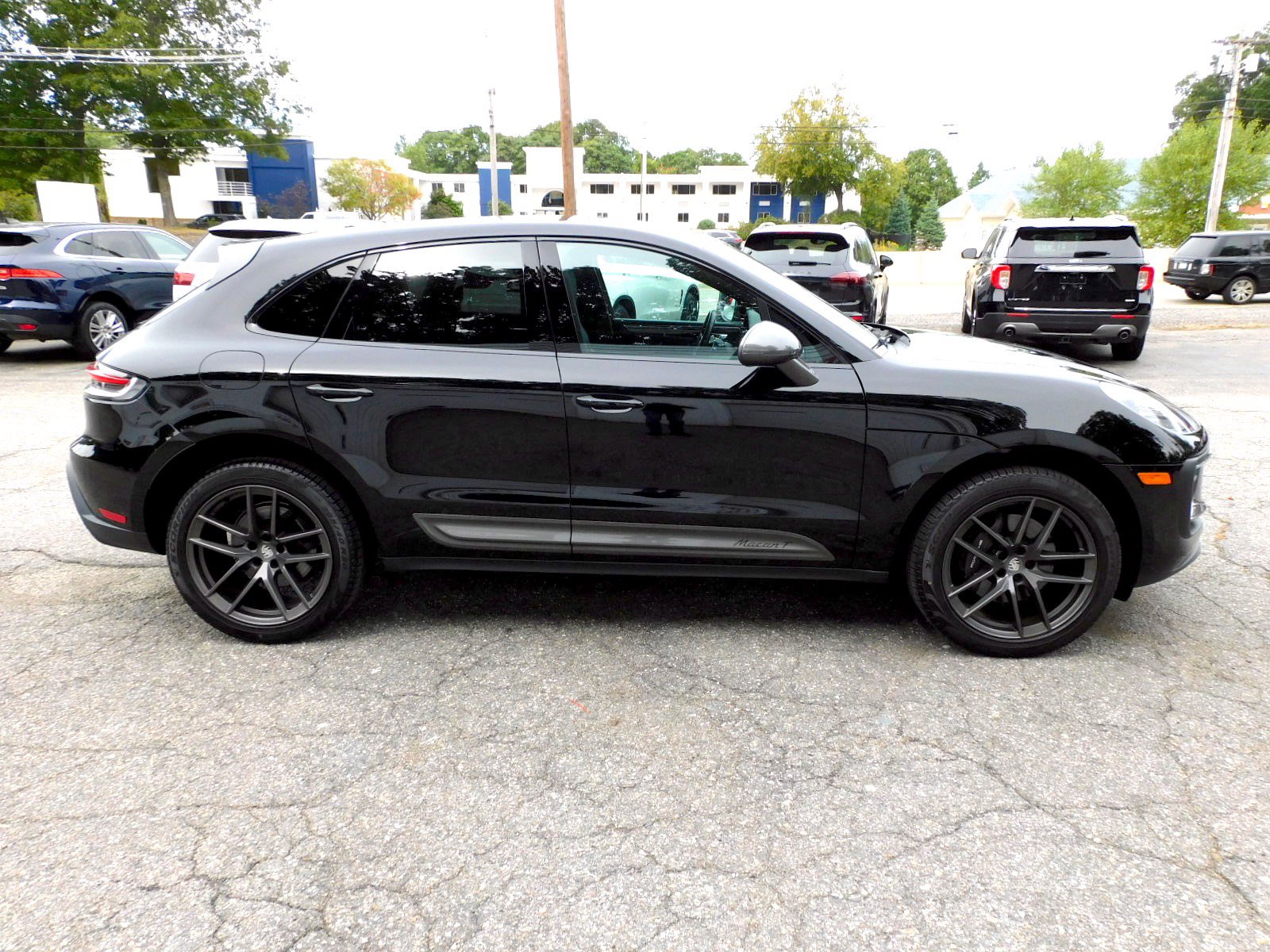 Used 2023 Porsche Macan Turbo AWD/4WD image 6