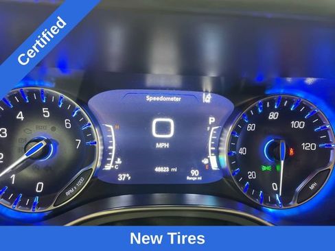 Used 2025 Chrysler Pacifica Limited FWD image 15