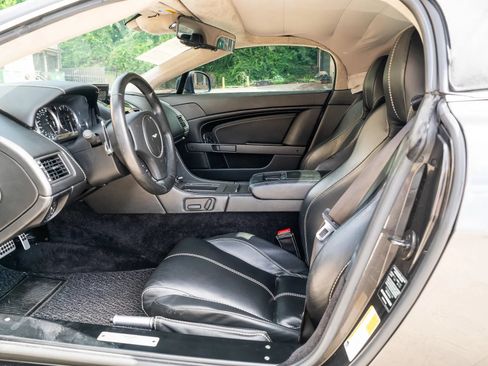 Used 2013 Aston Martin V8 Vantage Roadster RWD image 17