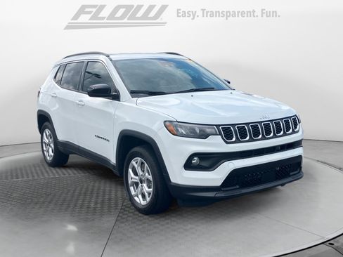 Used 2025 Jeep Compass Latitude AWD/4WD image 1