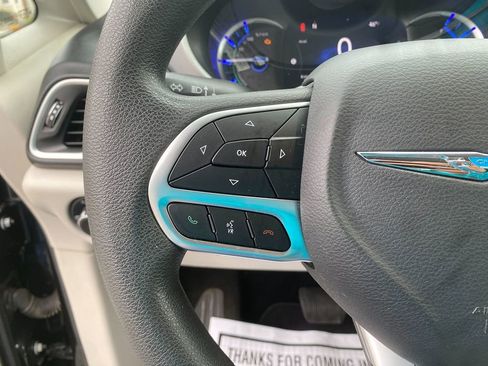 Used 2017 Chrysler Pacifica Touring Plus image 16