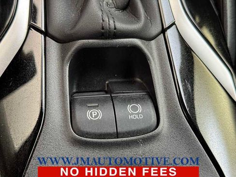 Used 2020 Toyota Corolla LE image 32