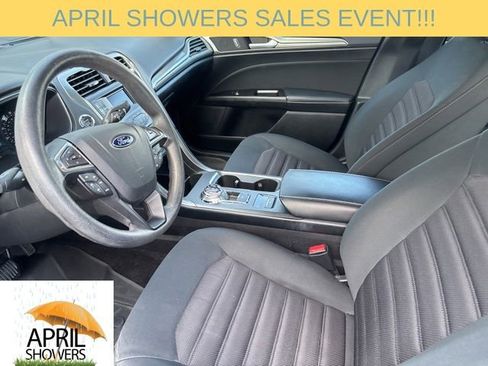 Used 2017 Ford Fusion SE image 8