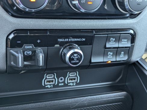 Used 2025 RAM 1500 Big Horn AWD/4WD image 29