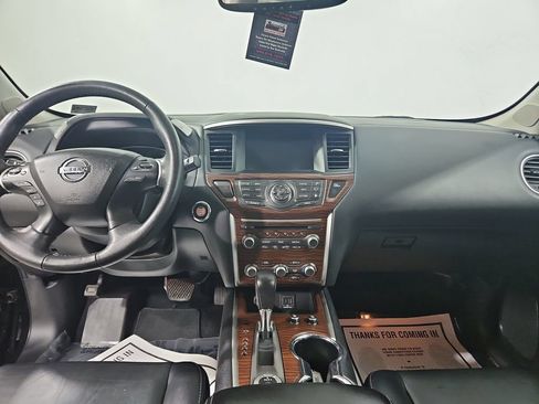 Used 2019 Nissan Pathfinder Platinum AWD/4WD image 18