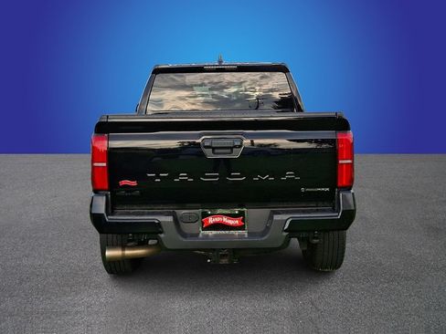 Used 2025 Toyota Tacoma TRD Sport AWD/4WD image 5