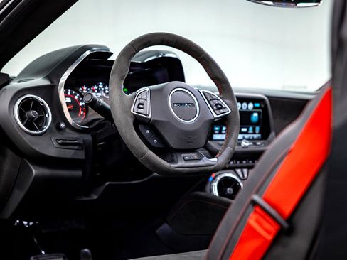 Used 2018 Chevrolet Camaro ZL1 image 39