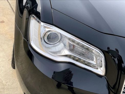 Used 2019 Chrysler 300 C w/ Safetytec Plus Group image 28