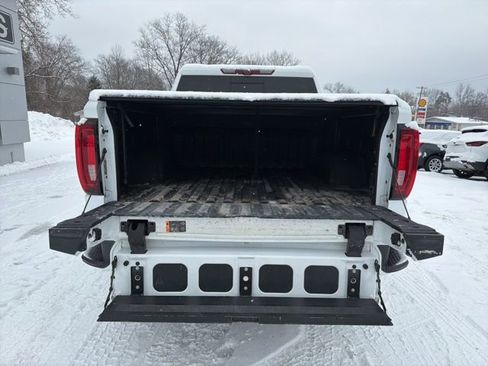 Used 2022 GMC Sierra 1500 AT4 w/ Technology Package AWD/4WD image 17