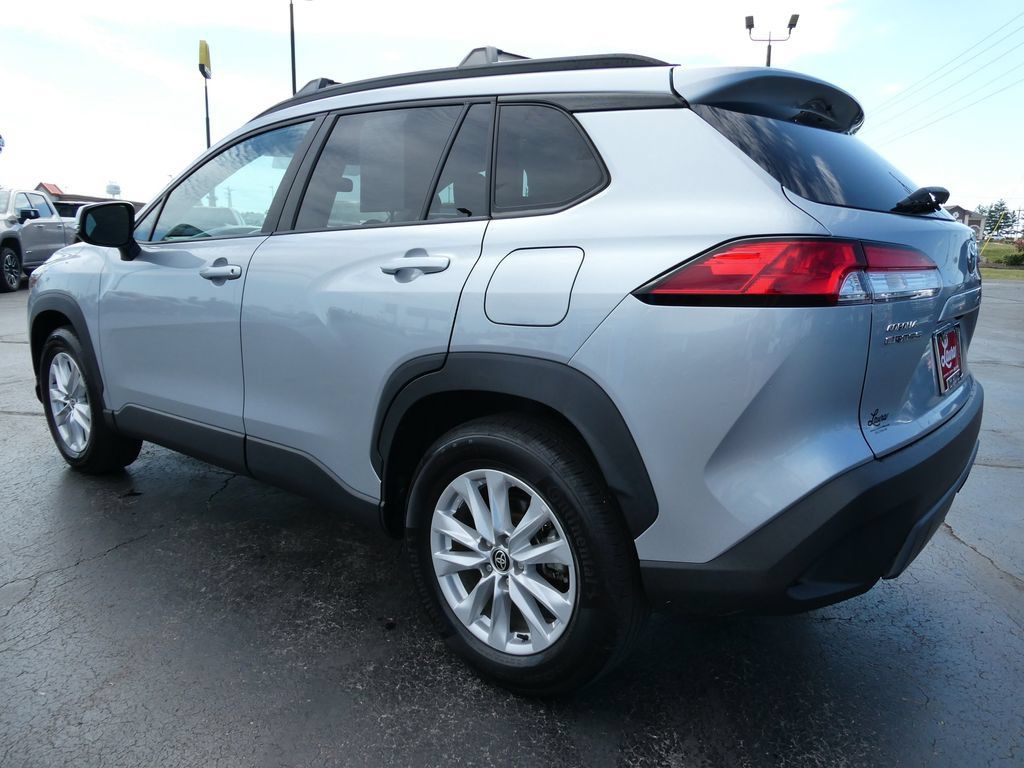 Used 2022 Toyota Corolla Cross LE AWD/4WD image 7