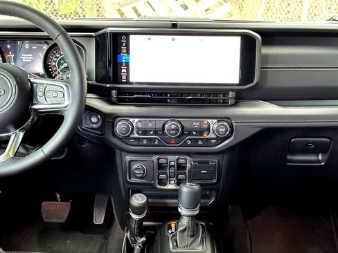 Used 2026 Jeep Wrangler Unlimited Sahara AWD/4WD image 27