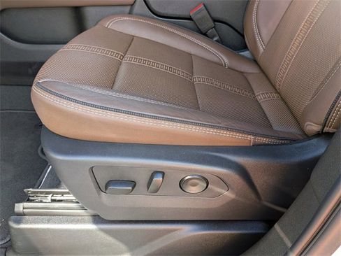 Used 2025 Chevrolet Tahoe High Country image 22