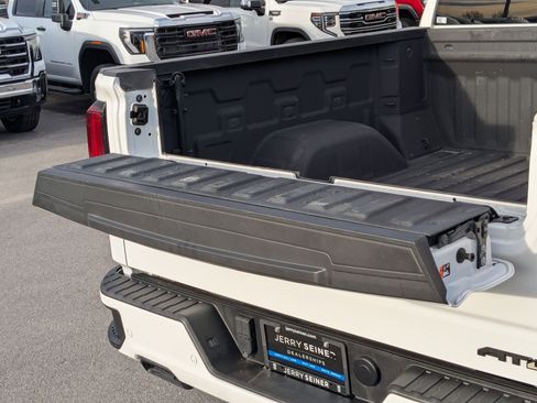 Certified 2023 GMC Sierra 1500 AT4 w/ AT4 Preferred Package image 27