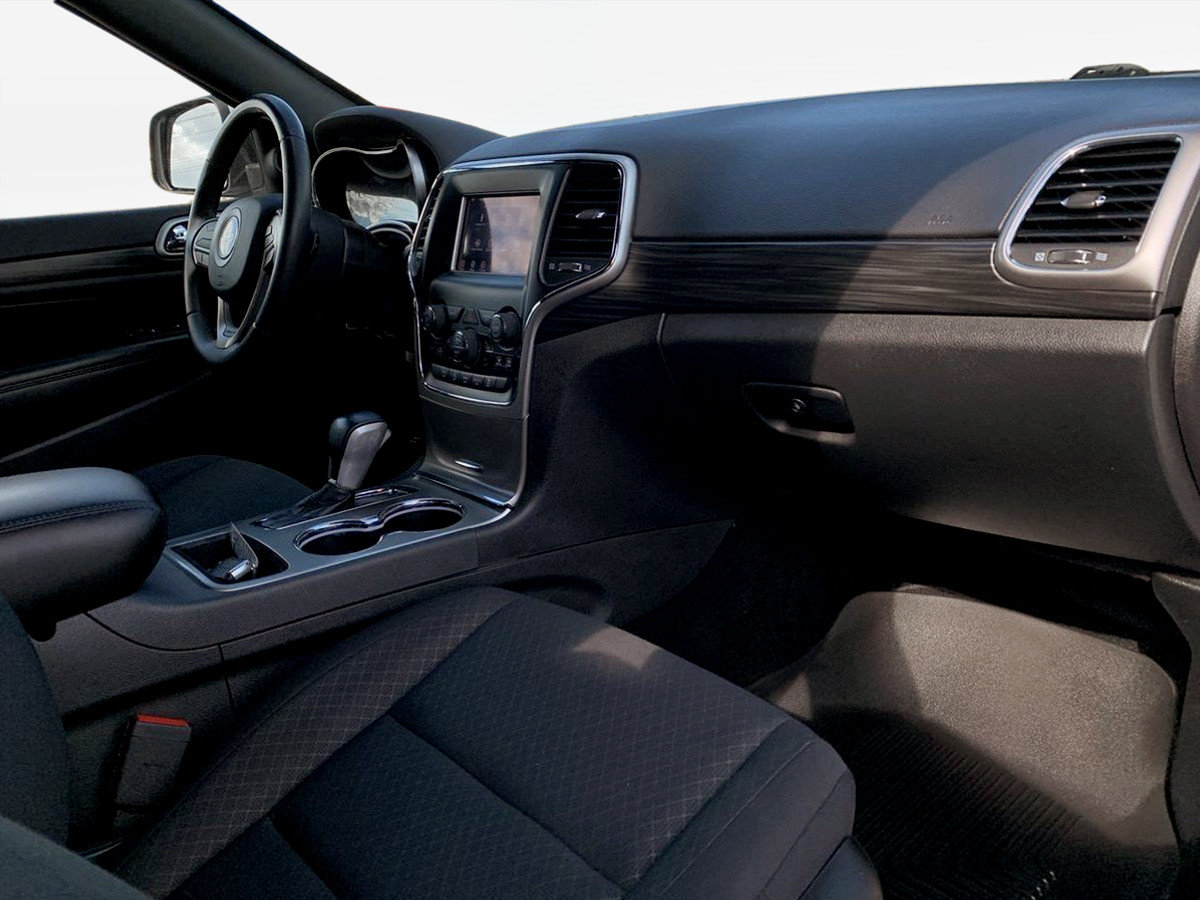 Used 2019 Jeep Grand Cherokee Laredo AWD/4WD image 31