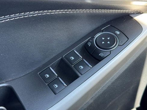 Used 2022 Ford Explorer XLT w/ Equipment Group 202A AWD/4WD image 23