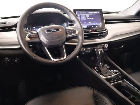 Used 2025 Jeep Compass Limited image 2