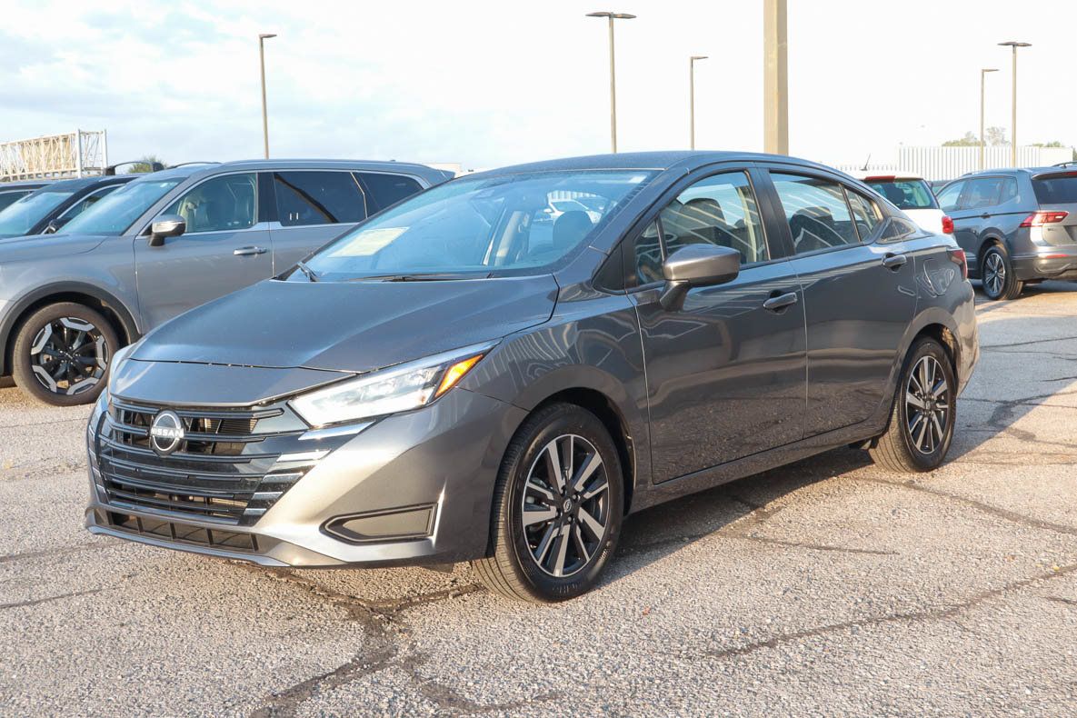Used 2025 Nissan Versa SV FWD image 3