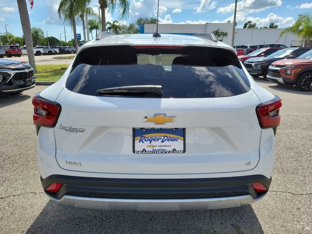 Used 2025 Chevrolet Trax LT FWD image 3