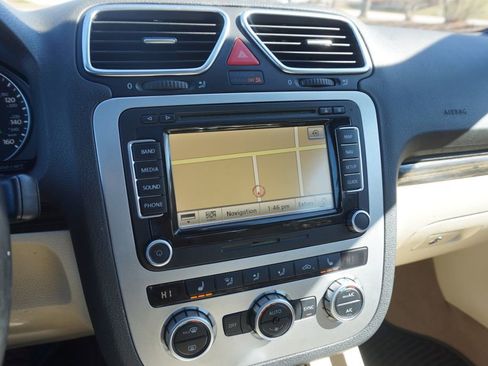 Used 2013 Volkswagen Eos Executive FWD image 31
