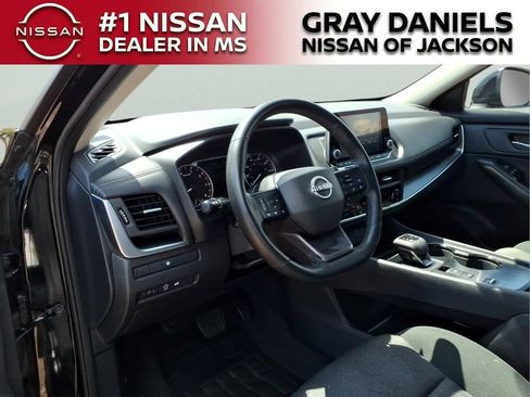 Used 2025 Nissan Rogue SV FWD image 11