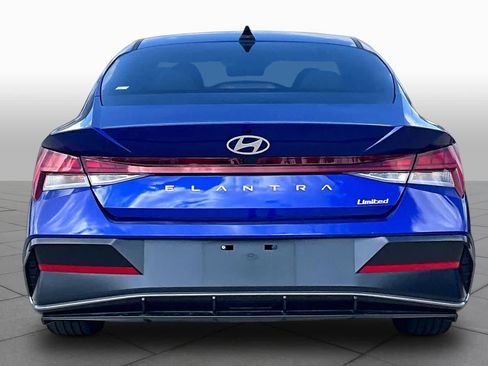 Certified 2025 Hyundai Elantra Limited FWD image 5