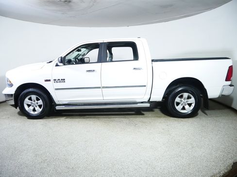 Used 2017 RAM 1500 Classic SLT w/ Luxury Group AWD/4WD image 4